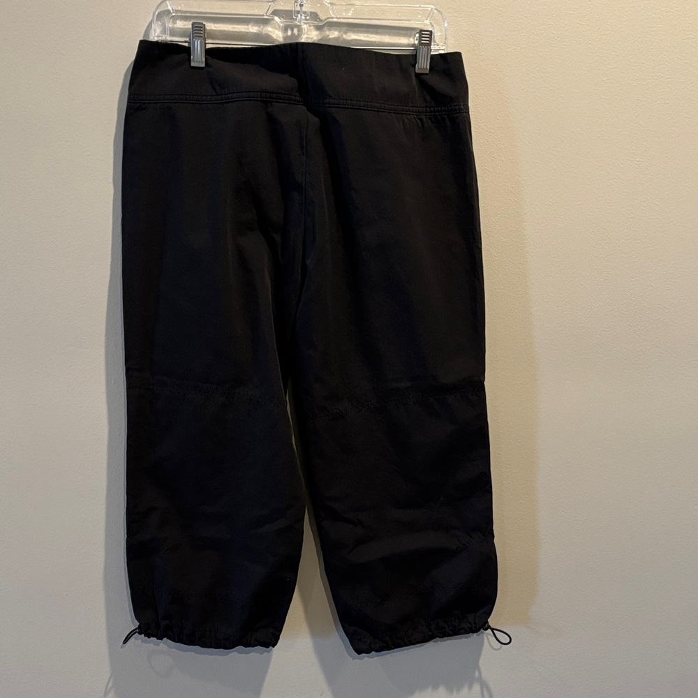 Nike Women's Black Capri Cargo Pants - Picture 3 of 6
